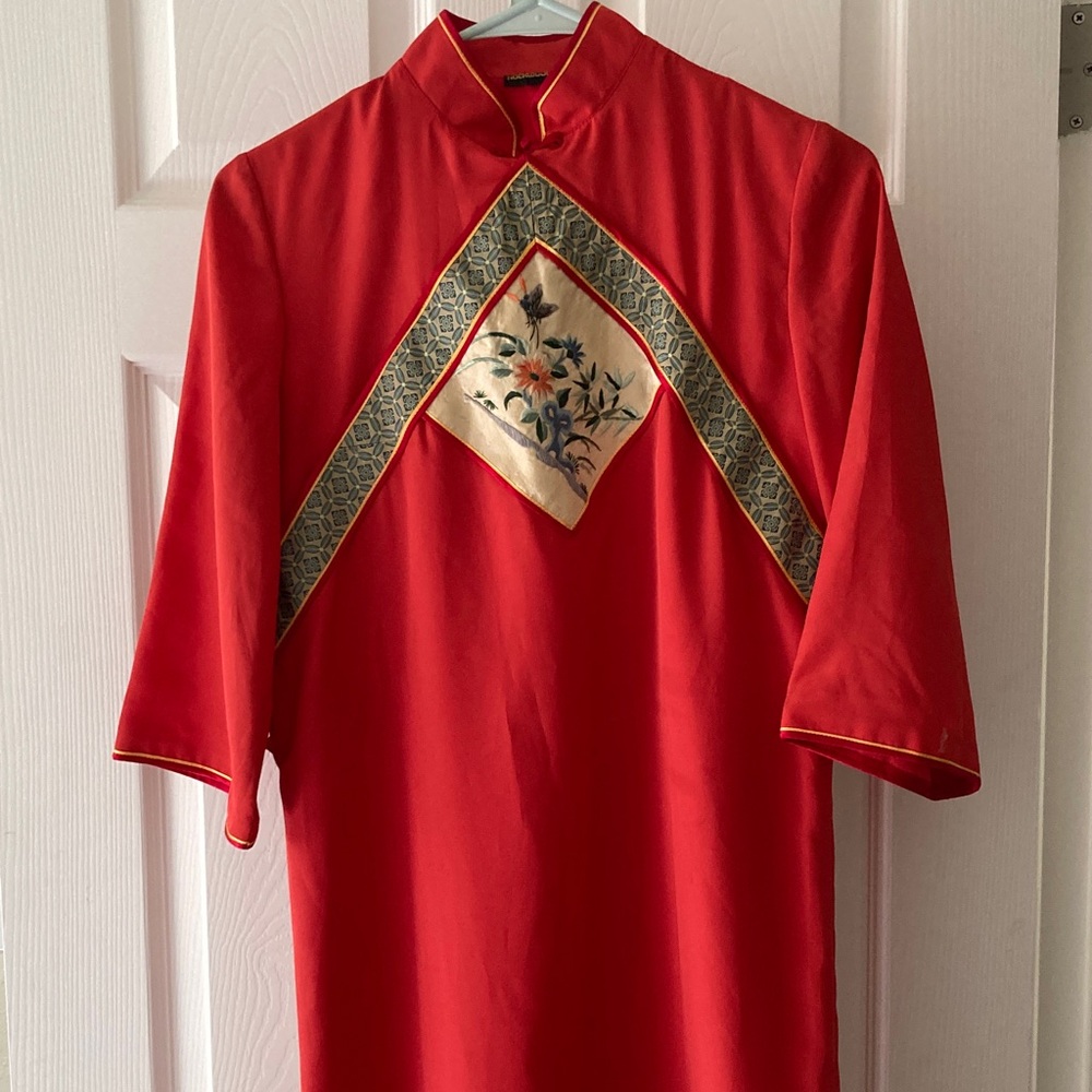 Elegant Red Chinese dress with Embroidered Detail